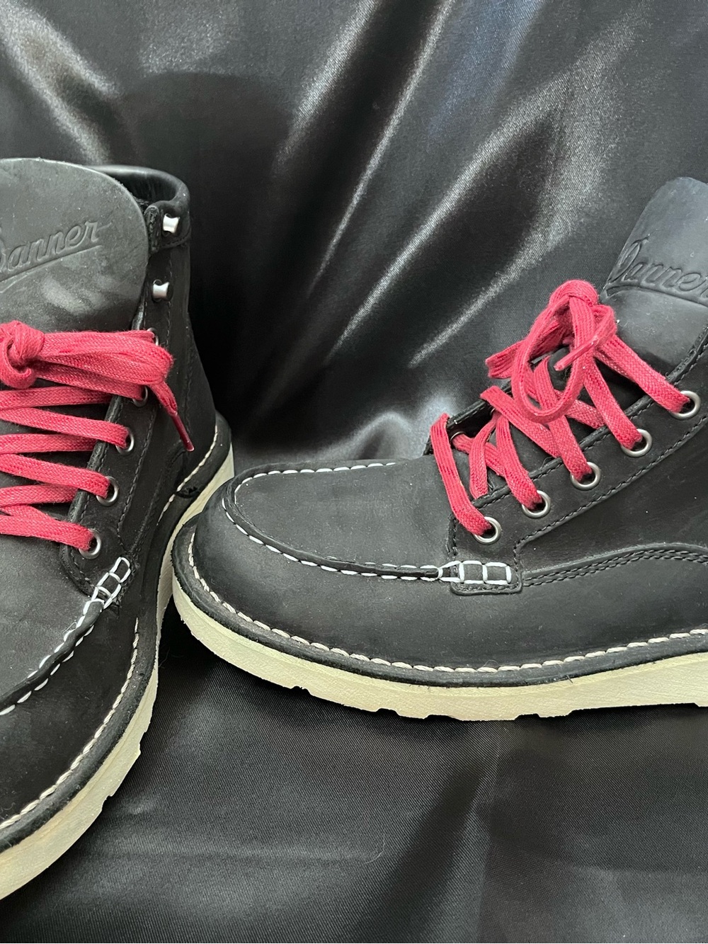 Danner Women’s Black Leather Run Moc Toe Boots like new